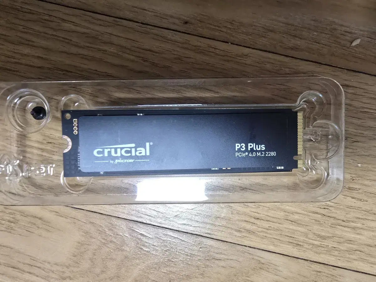 마이크론 Crucial P3 plus M.2 NVMe 1TB 팝니다.