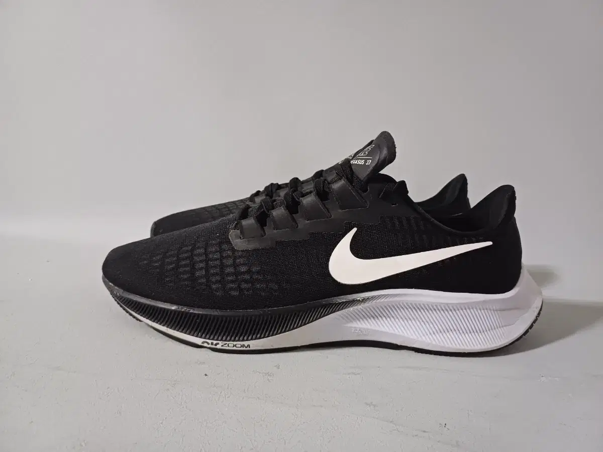 Nike Zoom Pegasus 37 sneakers 275 mm for sale