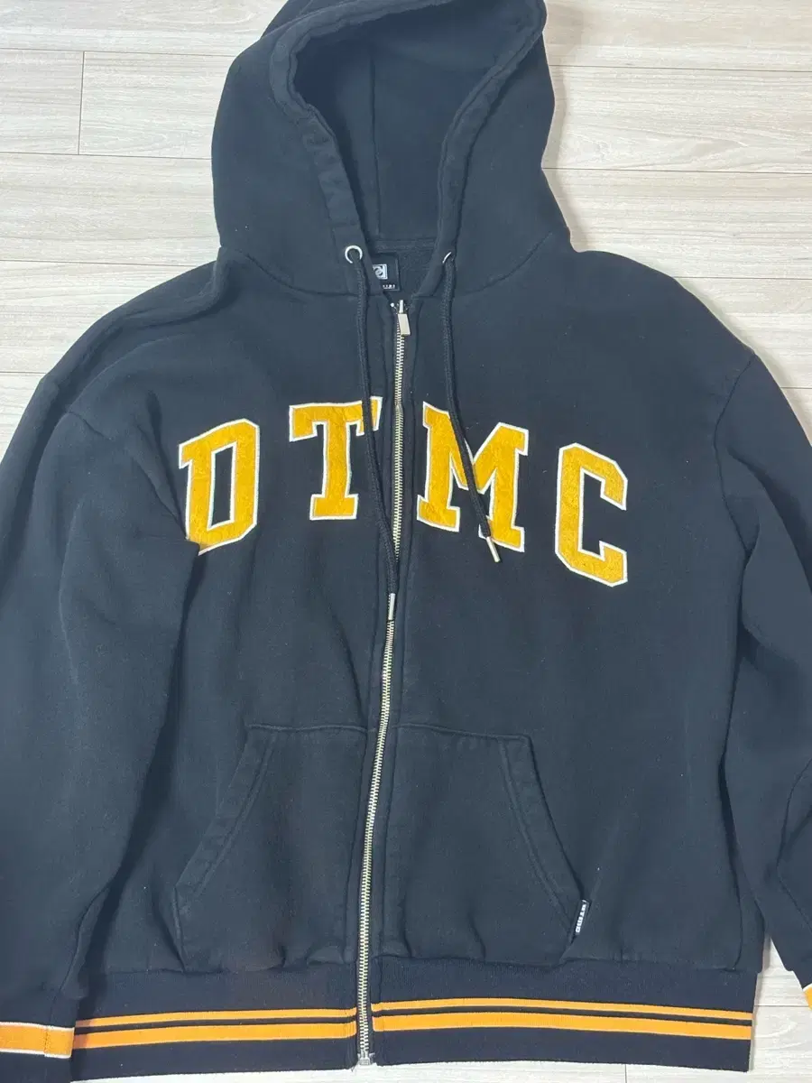 Dtmc 검정 기모후드집업