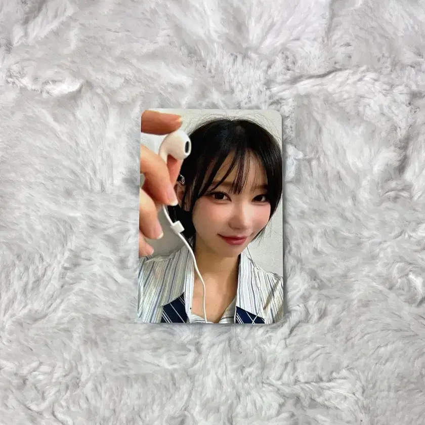 QWER サイン入りチェキ　들어간 체키 Magenta マゼンタ QWER MAGENTA Photocard on Bunjang Global Site.