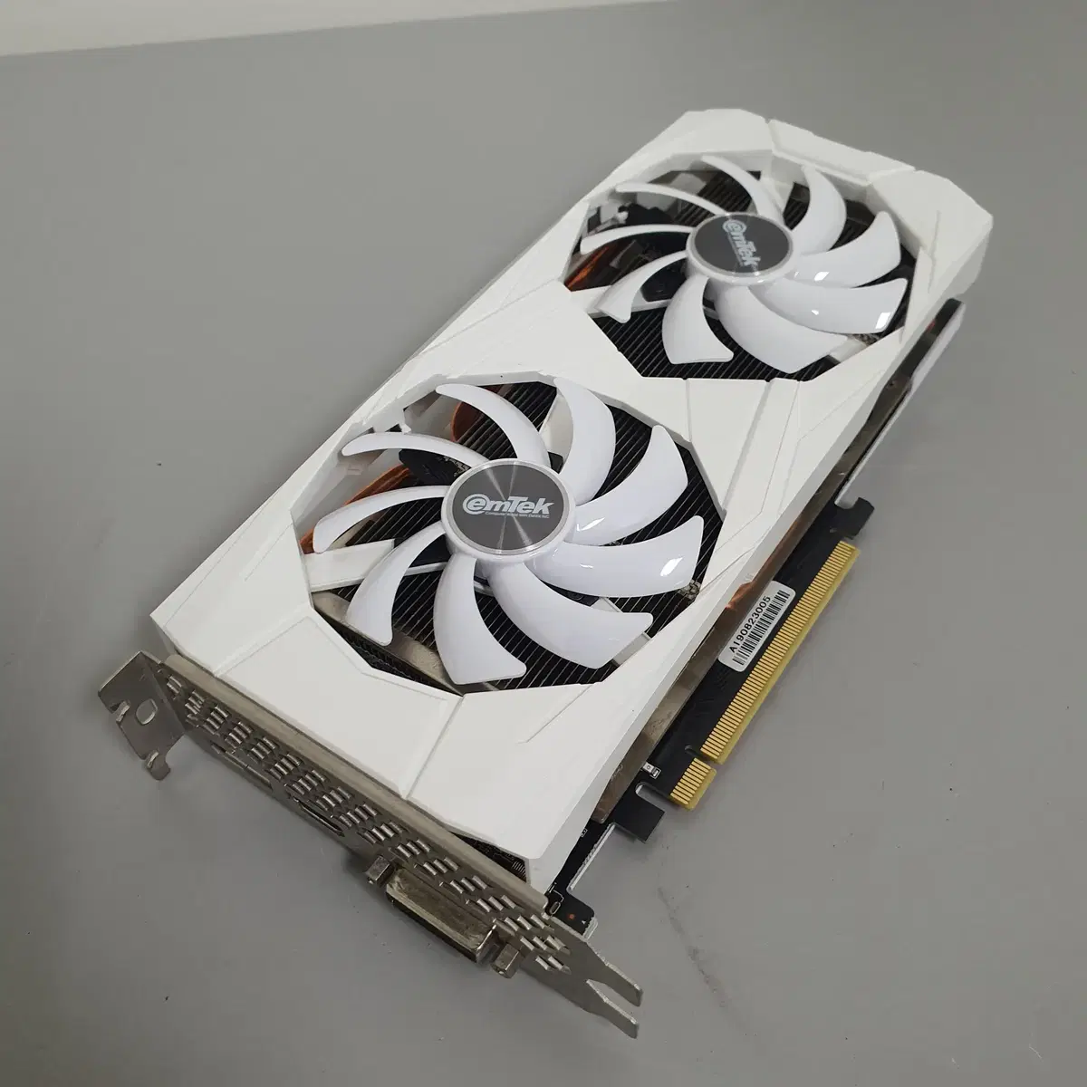 [무료배송] 중고 이엠텍 GTX1660 게이밍 그래픽카드 6GB 화이트