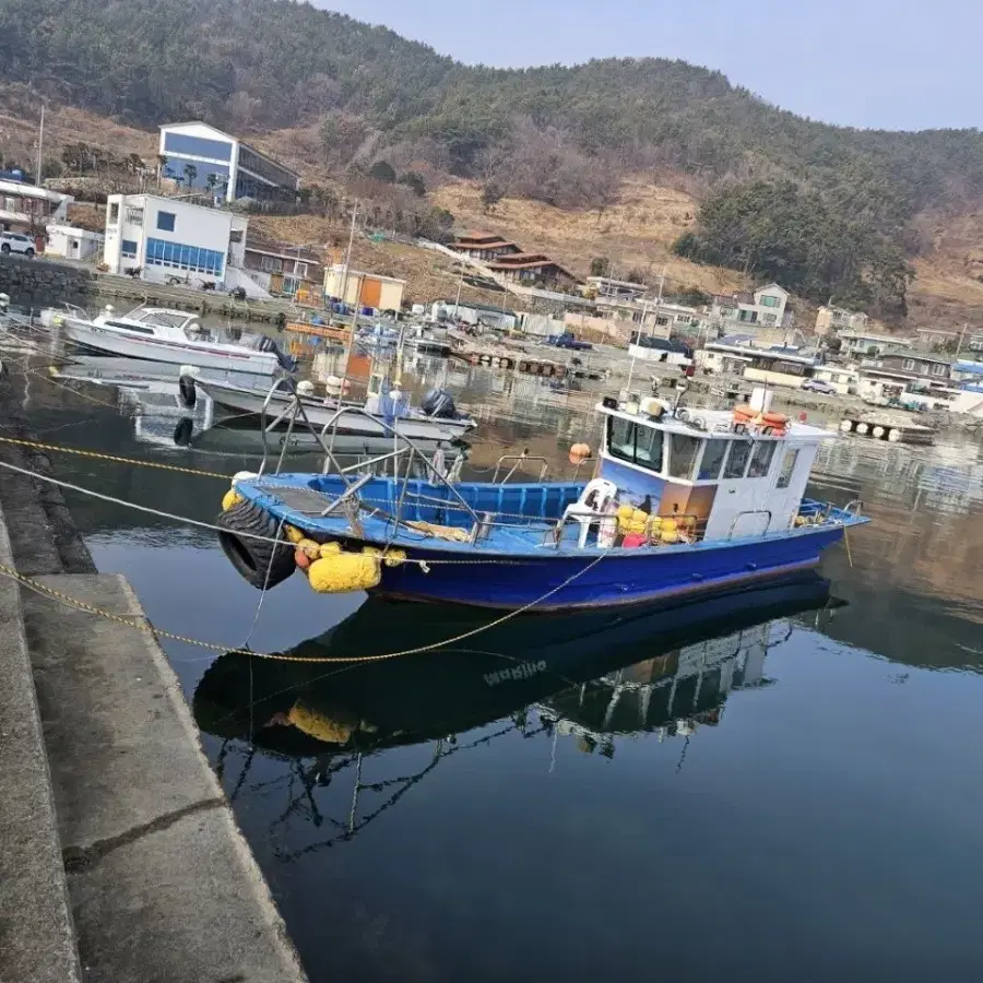 레져선 3.52톤 선외기 300마력 판매합니다.