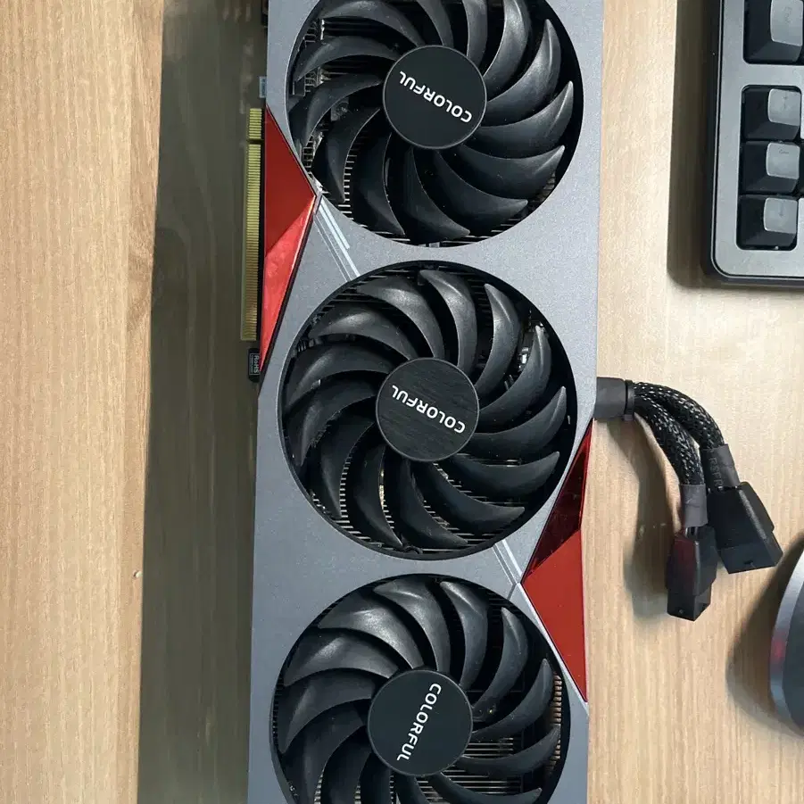 컬러풀 rtx 3070ti 8gb 팝니다.