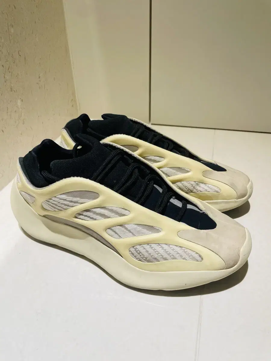 아디다스 이지 Adidas Yeezy 700 V2 Azael 285