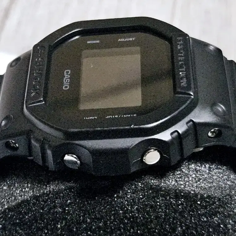 DW-5600UBB-1DR 지샥 올블랙