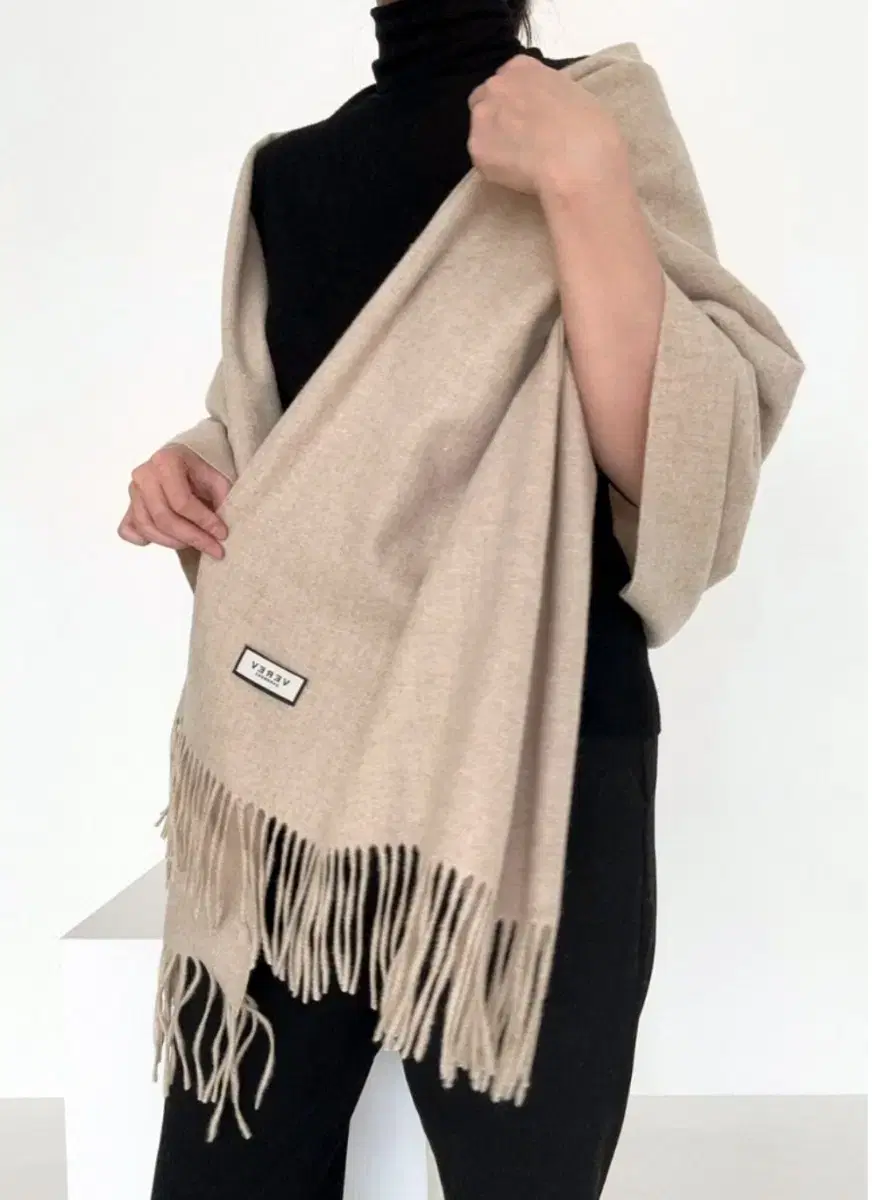 Beige muffler scarf neck warmer sealed New product giftable List price 90,000 won