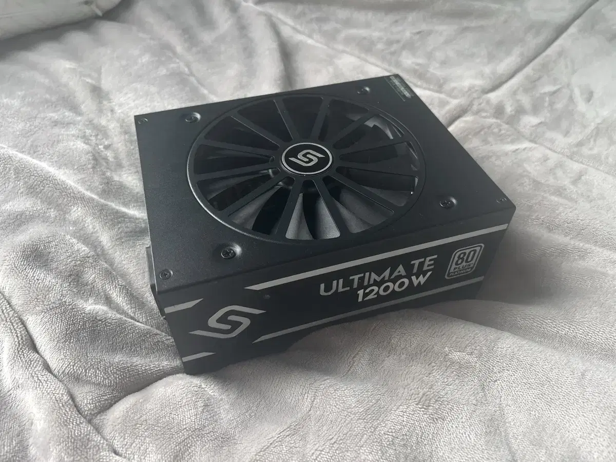 슈트마스터 ULTIMATE 1200W 파워서플라이