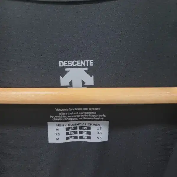 데상트 Descente 블랙 집업 바람막이공용 XS T008