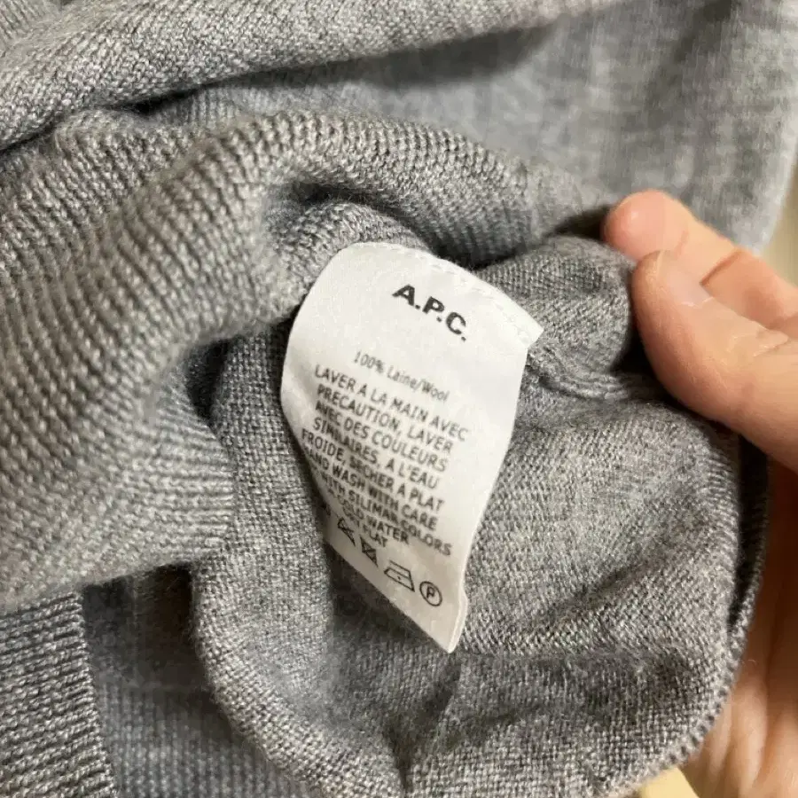 A.P.C. 헨리넥 울 니트 M