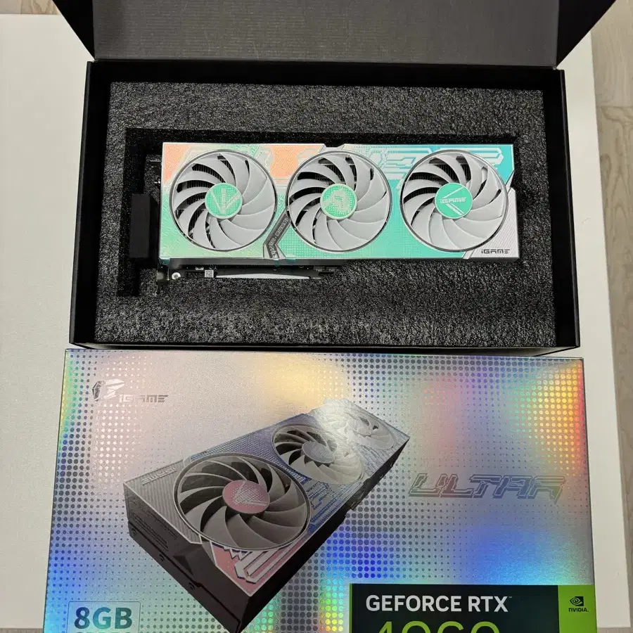 컬러풀 지포스 RTX 4060 ULTRA OC White D6 8GB