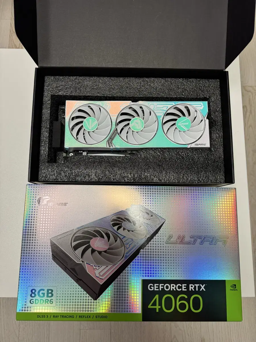 컬러풀 지포스 RTX 4060 ULTRA OC White D6 8GB