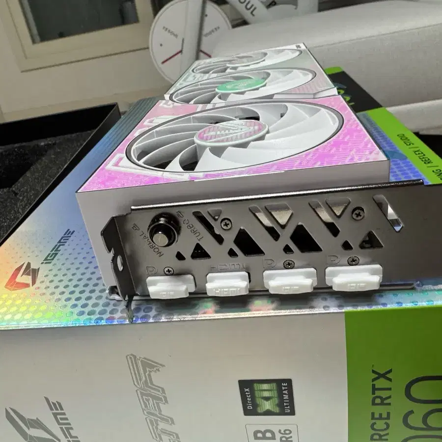 컬러풀 지포스 RTX 4060 ULTRA OC White D6 8GB