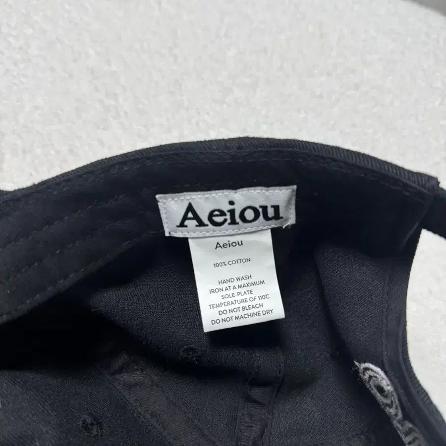 Aeiou 모자