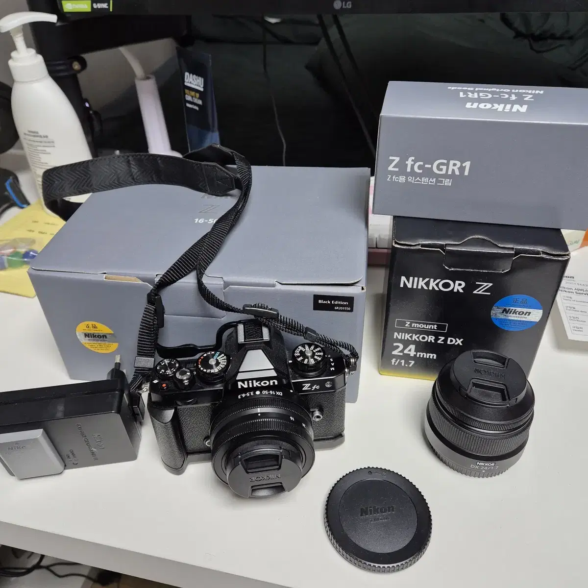 NIKON Zfc 16-50 Black KIT + NIKKOR 24.7