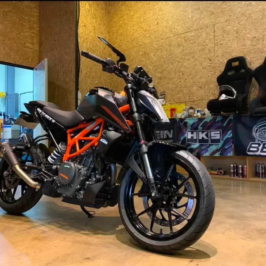 ktm 듀크390 신차급. 24년 5월출고. 900km주행. 카드결제가능