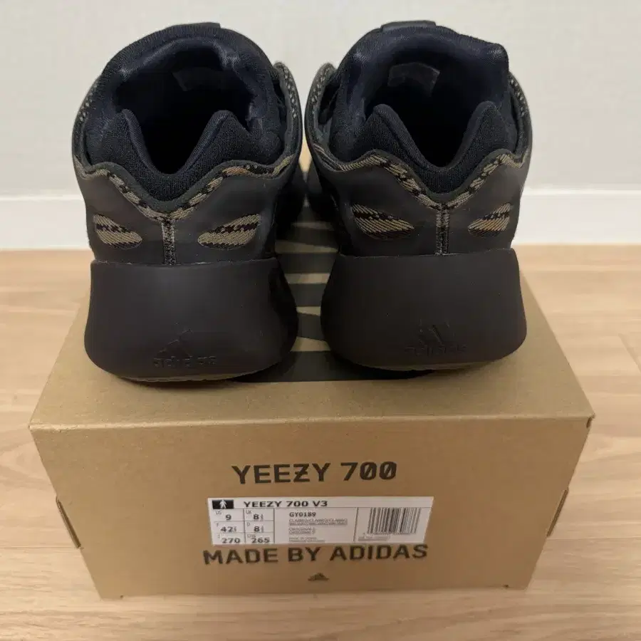 아디다스 YEEZY 700 V3 클레이브라운 270