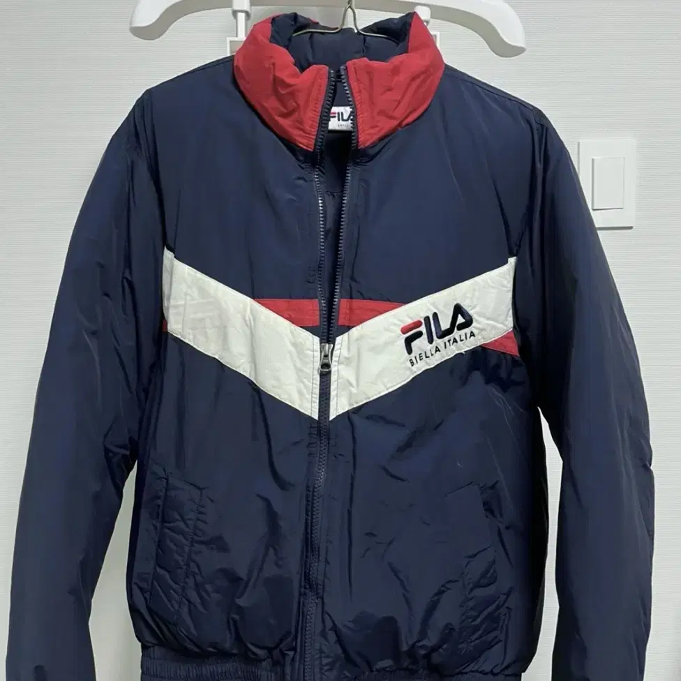 FILA 휠라 V절개 컬러 배색 숏 다운자켓