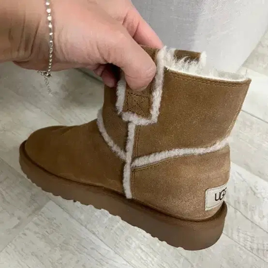 UGG 어그부츠 클래식 미니 스필 심 체스트넛 US 6 (정품)