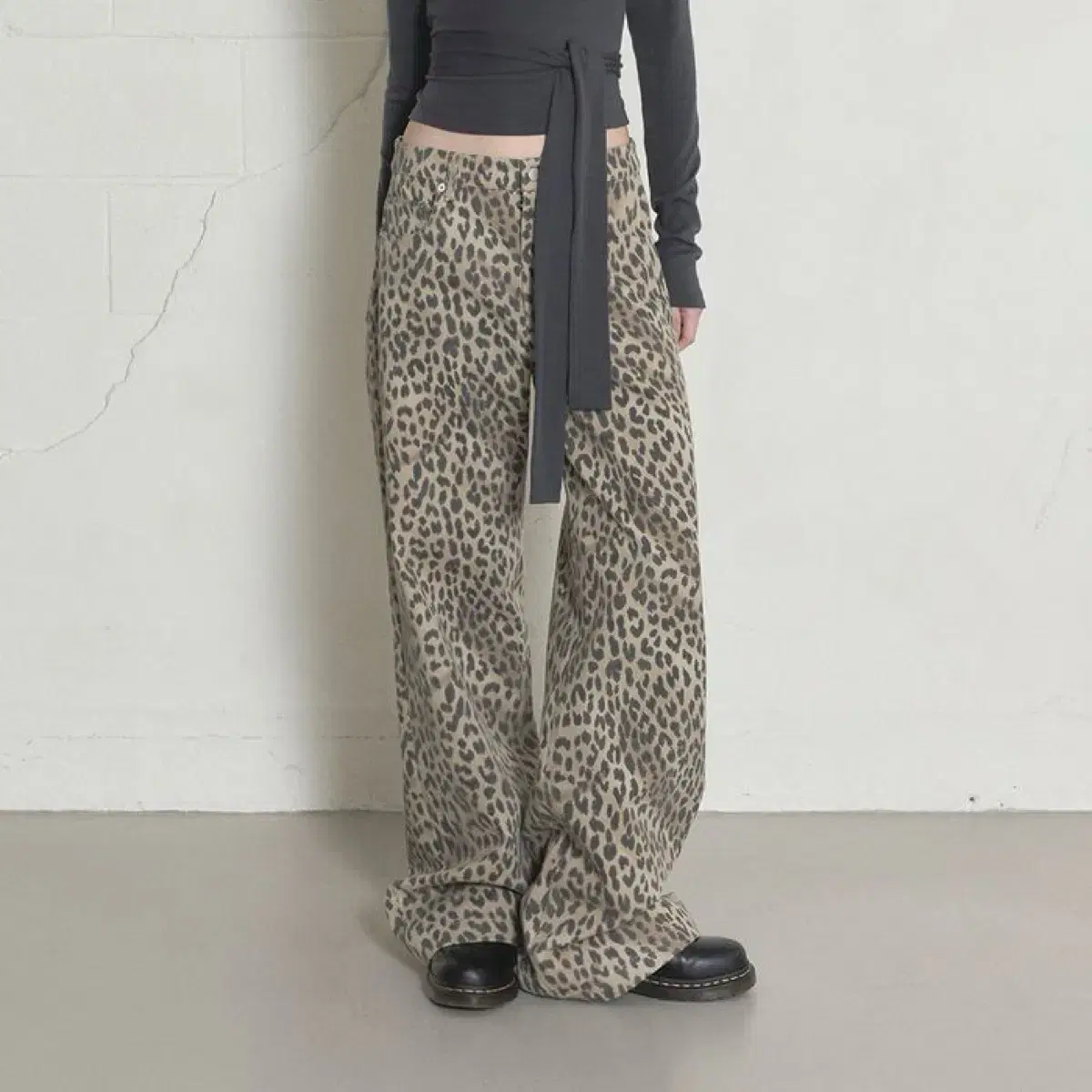 오데스 레오파드 팬츠 LEOPARD STRAIGHT PANTS