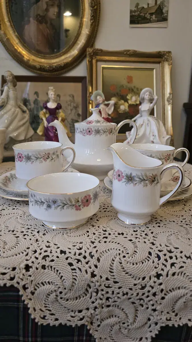 파라곤 벨린다 tea set