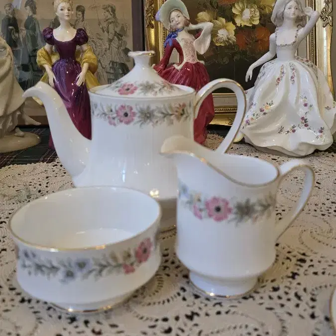 파라곤 벨린다 tea set