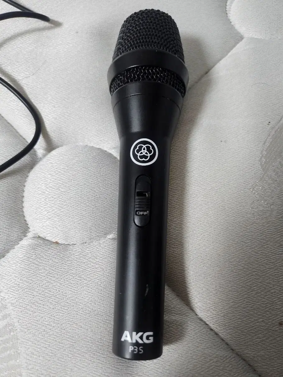 AKG P3S 마이크 팝니다(가격 제안 편하게 받고 있습니다)