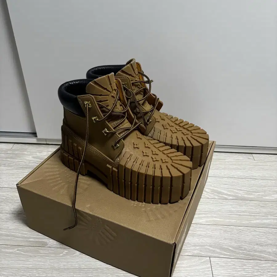 MSCHF 2x4 TIMBERLANDZ 미스치프 팀버랜드