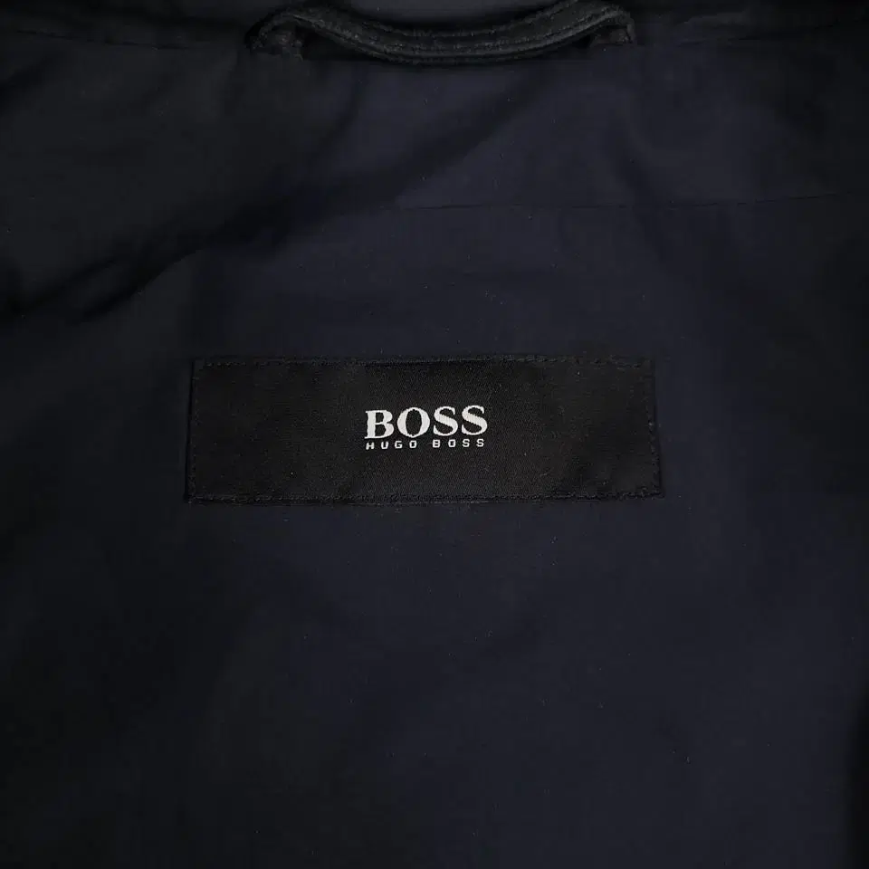 BOSS 휴고보스 딥그레이 반광 스틸로고 투웨이지퍼 네크비조 양가죽 램스