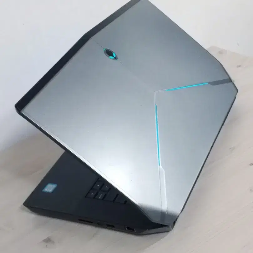 DELL ALIENWARE 15 R2. i7-6820HK. GTX980M