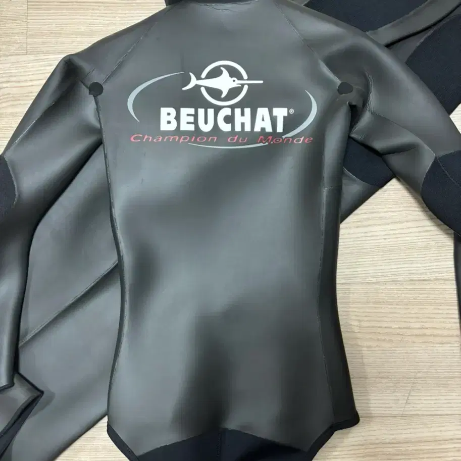 부샤 Beuchat 1.5mm 프리다이빙 슈트 XXS