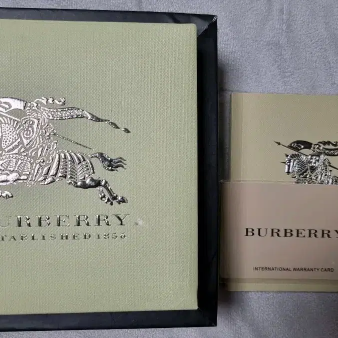 Burberry 크로노그래프 시계 팔아요