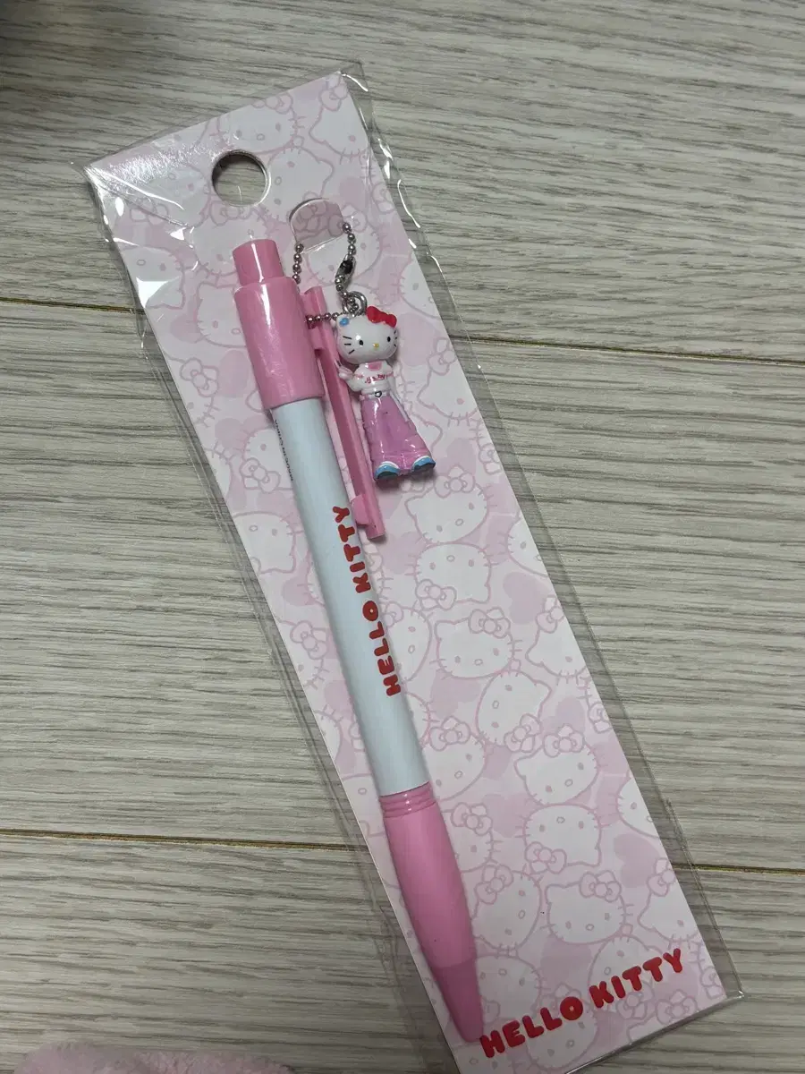 pop up, the limited edition ballpoint pen strap for the 50th anniversary of the Key Kitty kfashion