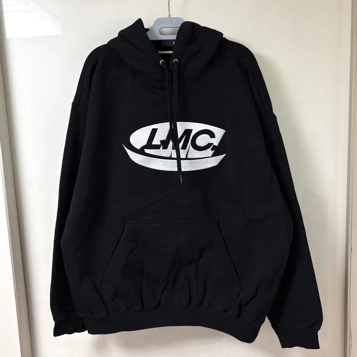 LMC 쭈리 후드티