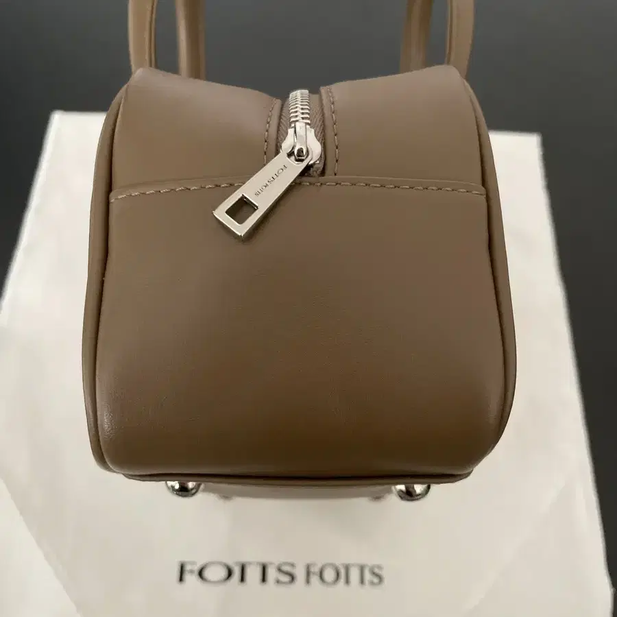 포츠포츠 fottsfotts BOX BAG 브라운