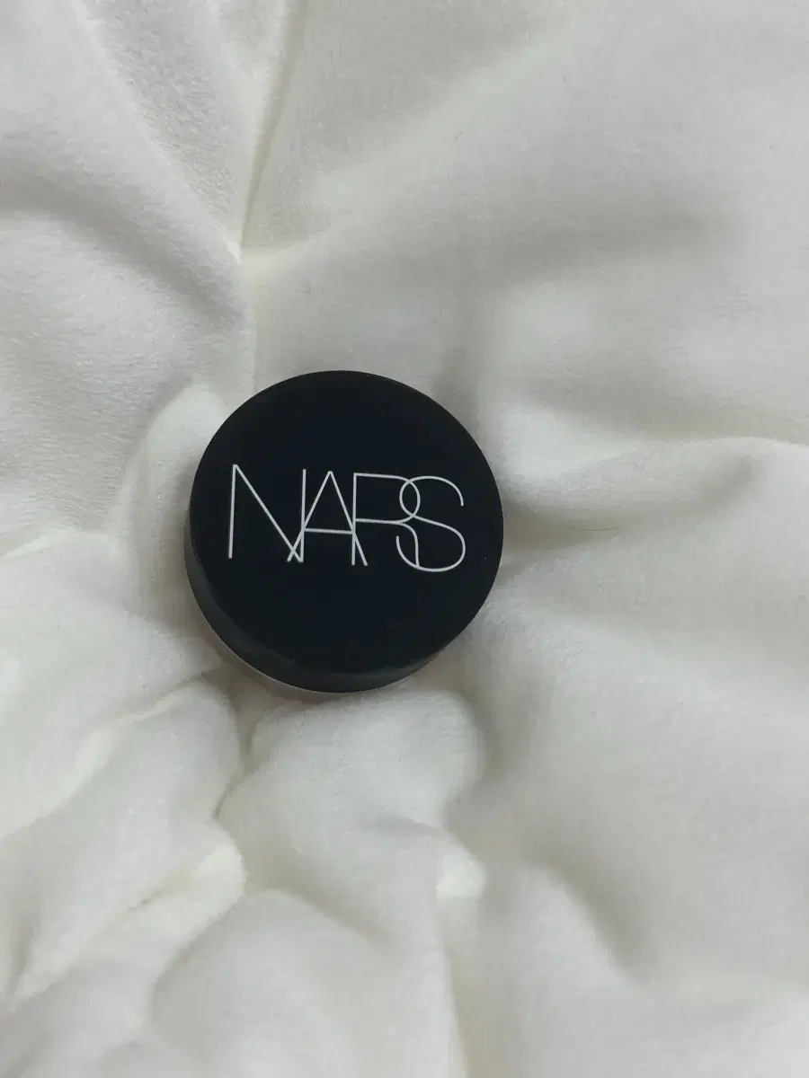 NARS 나스 소프트 매트 컴플리트 팟 컨실러 바닐라