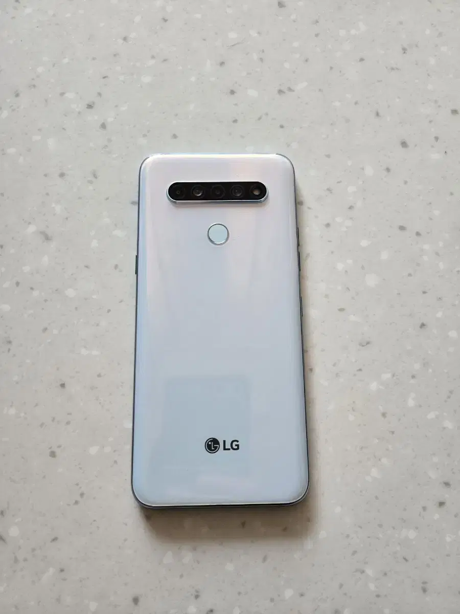 LG Q61 무잔상 S급 팝니다