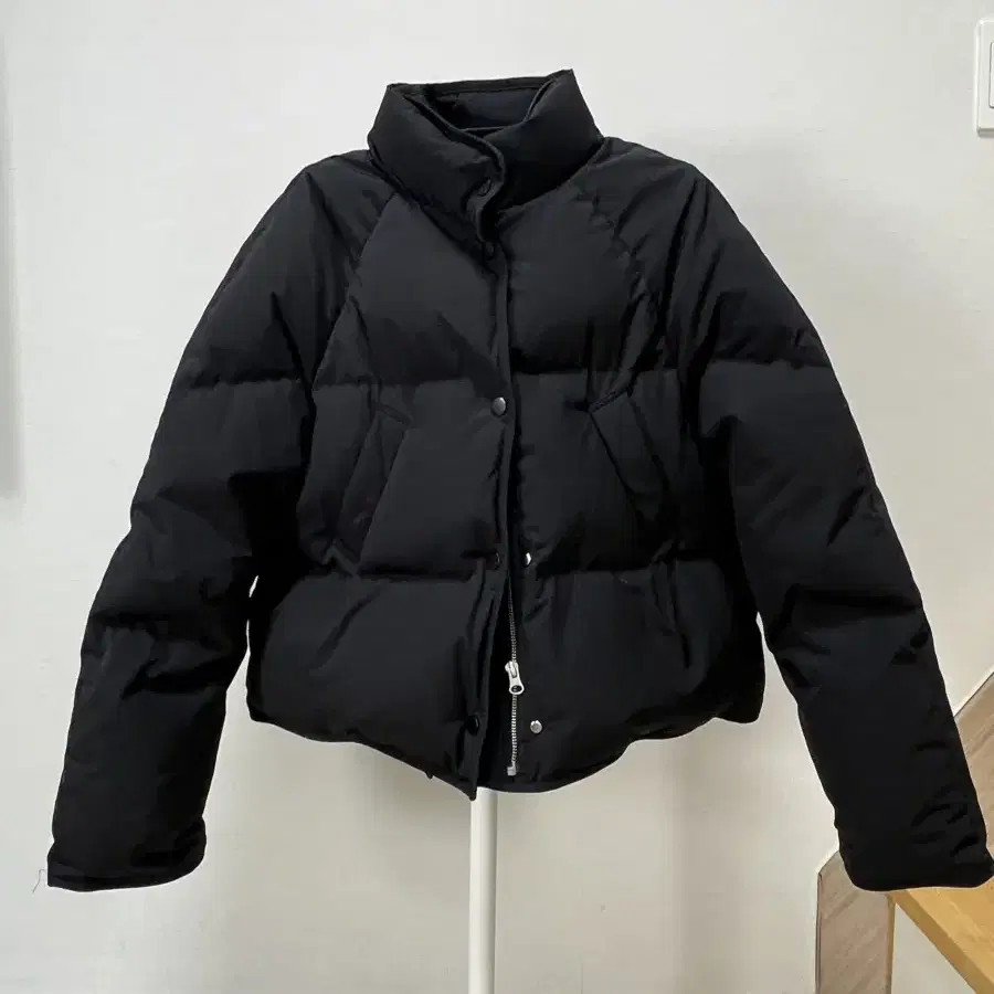 낫띵리튼 패딩 Cropped string puffer jacket