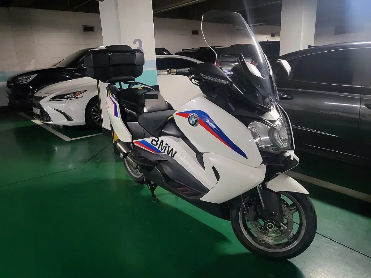 bmw c650gt 입니다