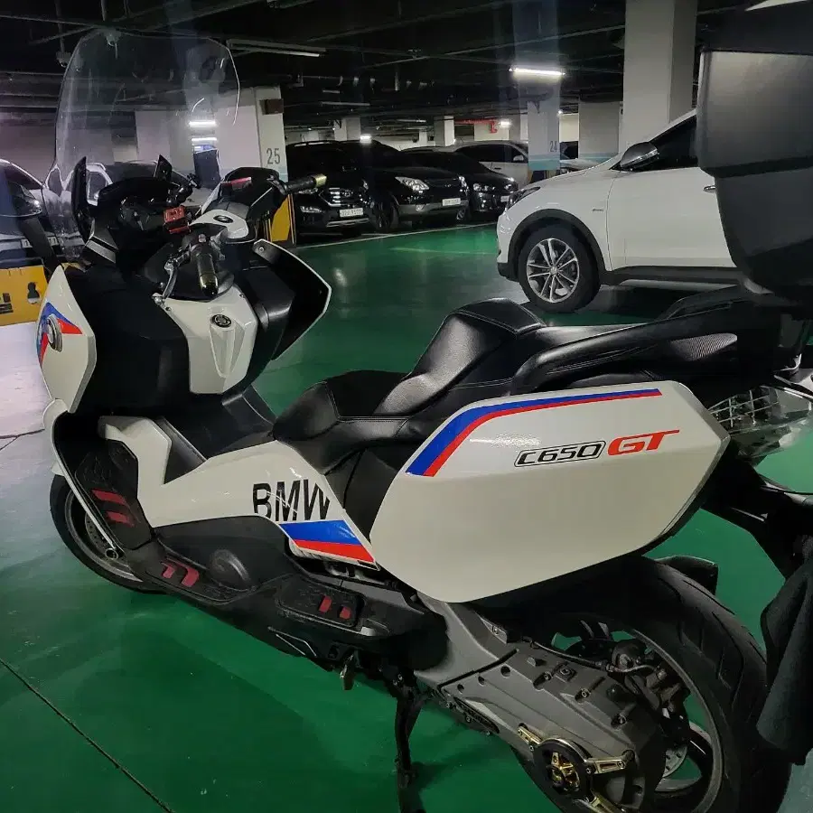 bmw c650gt 입니다