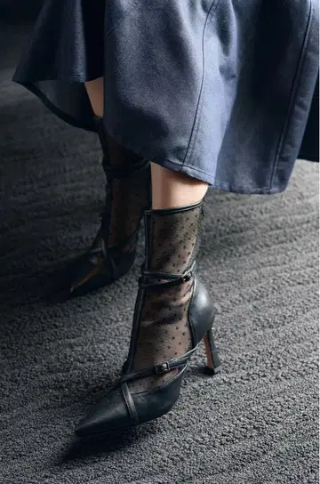 더블 벨트 앵클부츠 도트 헤를립토 37