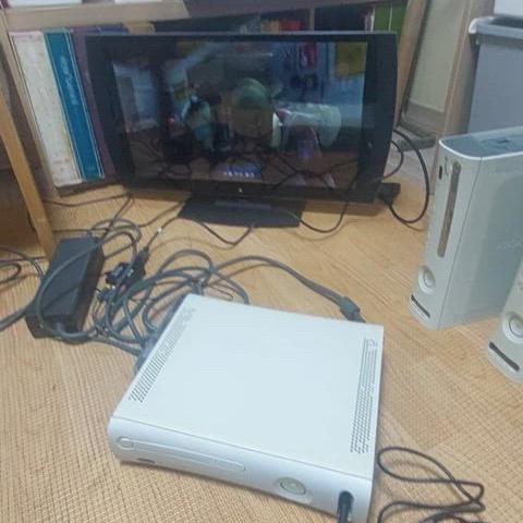 XBOX360 본체만(하드박스,패드 제외)