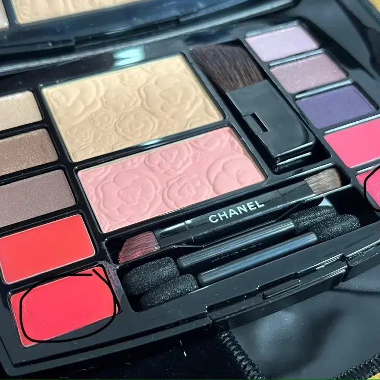 CHANEL TRAVEL MAKEUP PALETTE 샤넬 메이크업 팔레트