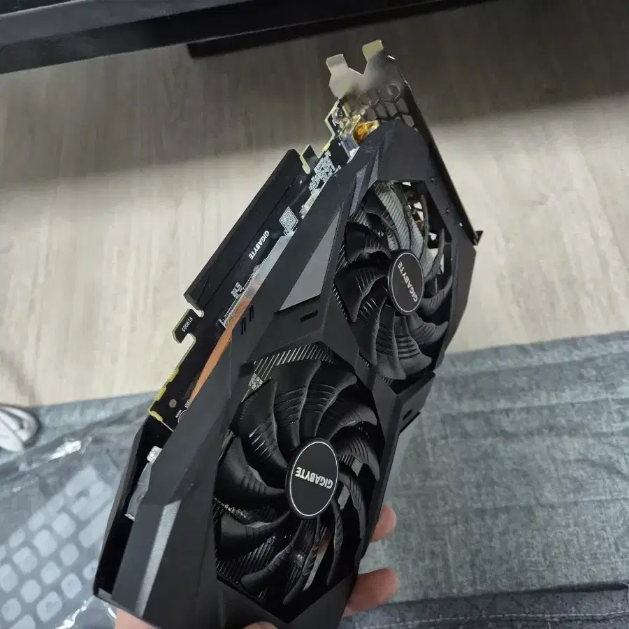 기가바이트 GTX 1660 그래픽카드