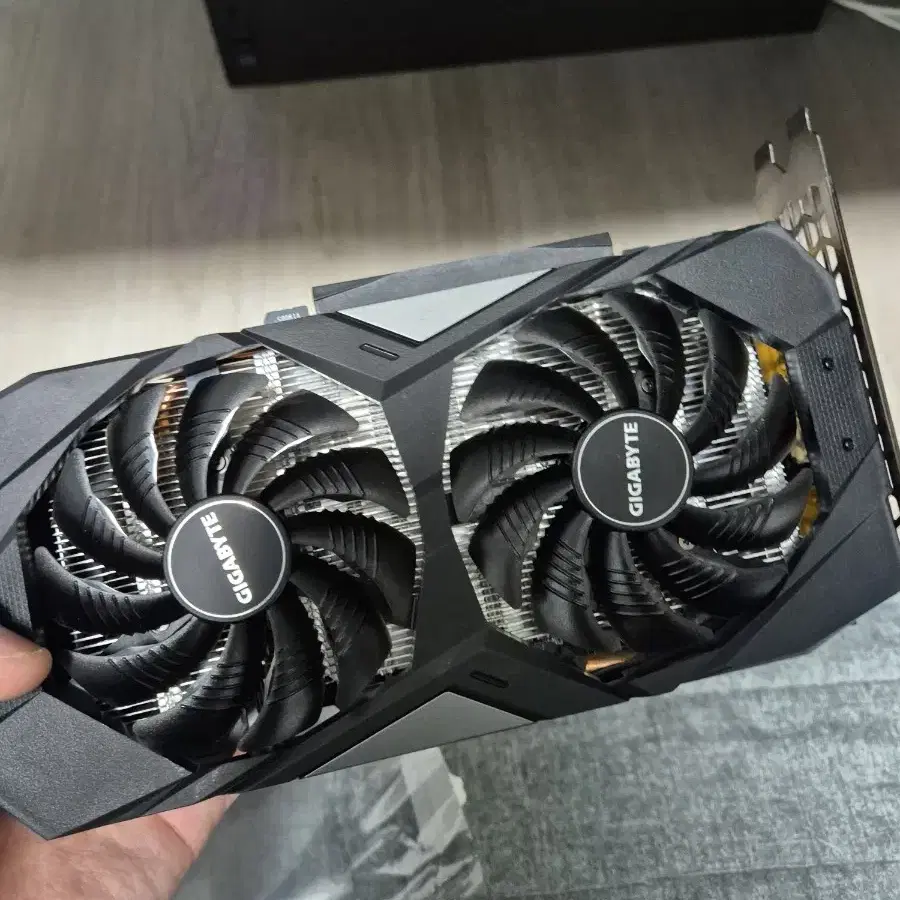 기가바이트 GTX 1660 그래픽카드