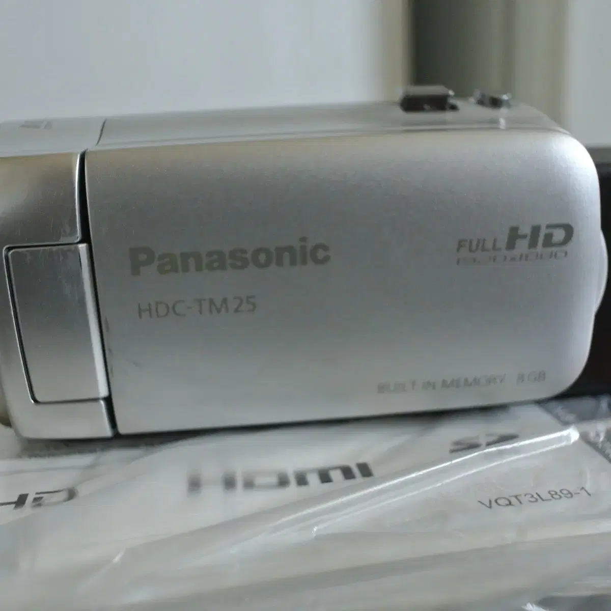 Panasonic HDC TM25 빈티지캠코더