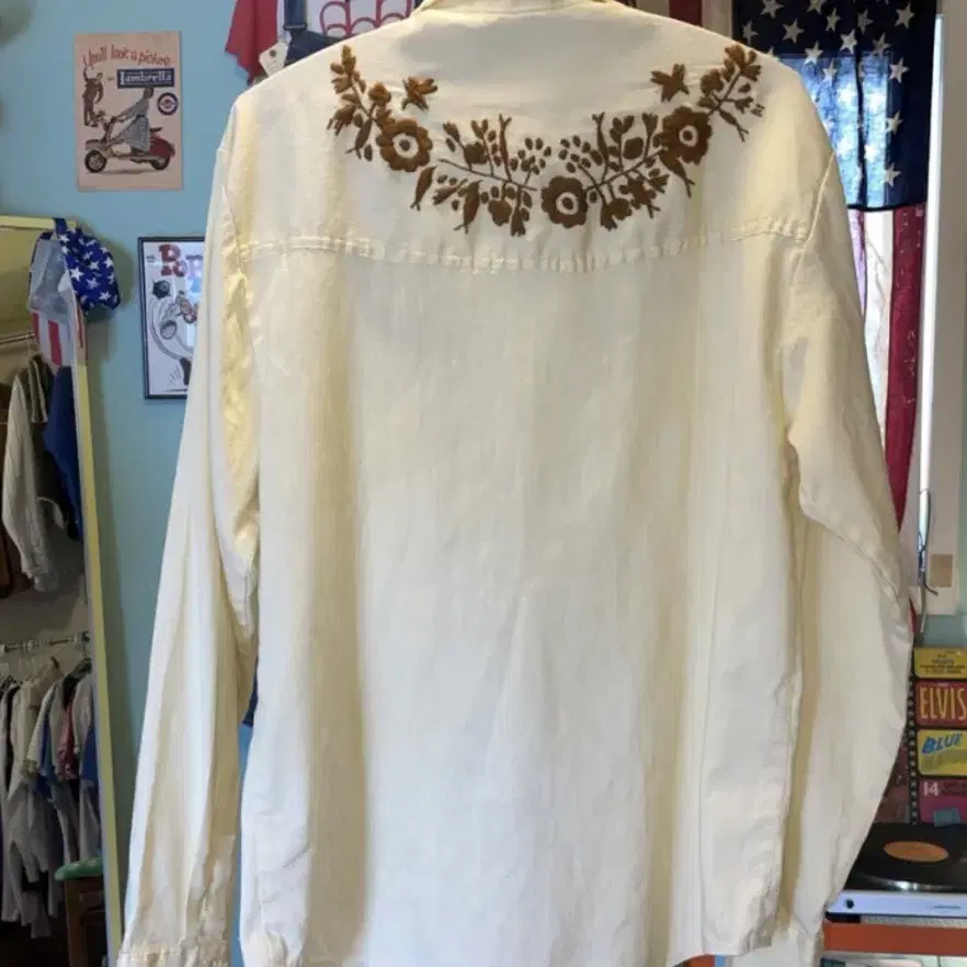 Vintage Floral Embroidered Western Shirt