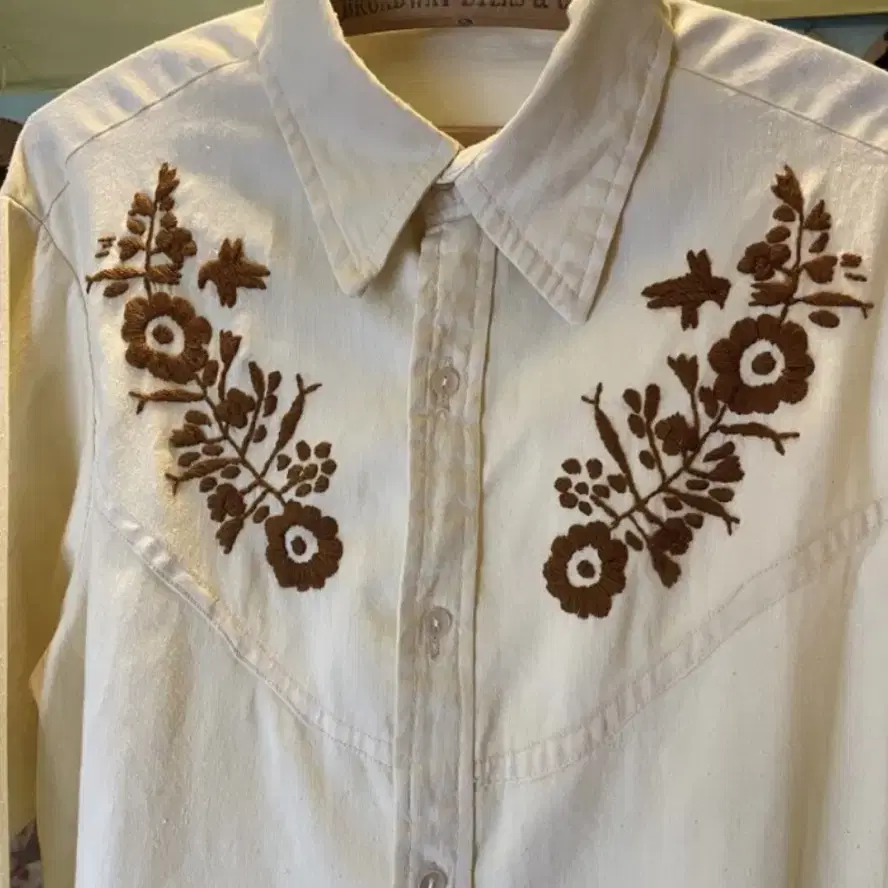 Vintage Floral Embroidered Western Shirt