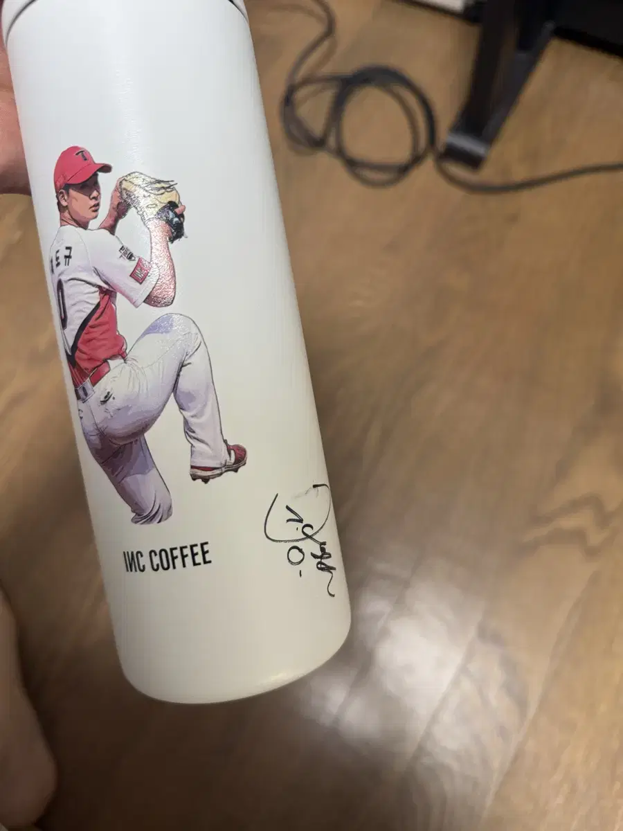 Ink Coffee Kia Tigers' Kwak Do-gyu autographed tumbler