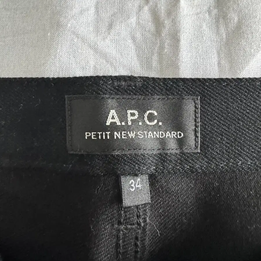 [34] 아페쎄 A.P.C 쁘띠뉴스탠다드 블랙