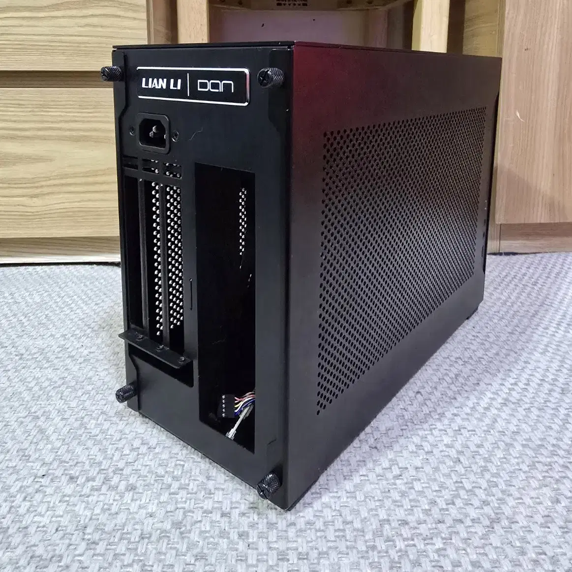 리안리 a4-h2o itx 케이스 팝니다